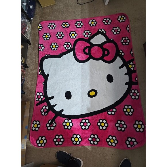Hello Kitty Blanket Pink Flowers Plush Throw Cute Soft Sanrio Decor 43"x57" - Picture 1 of 6
